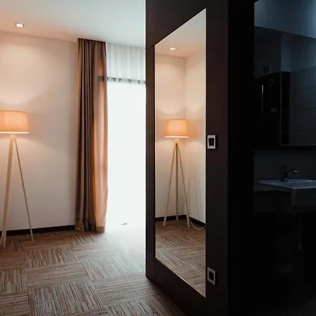 Emporium Hotel 4*