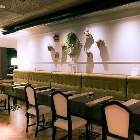 Otel Emporium 4*